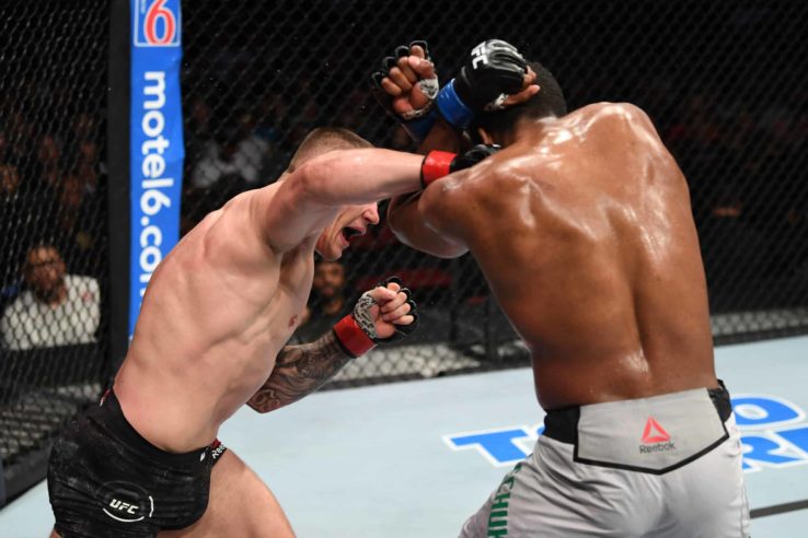 Image de l'action d'un combat UFC opposant Stosic à Nzechukwu