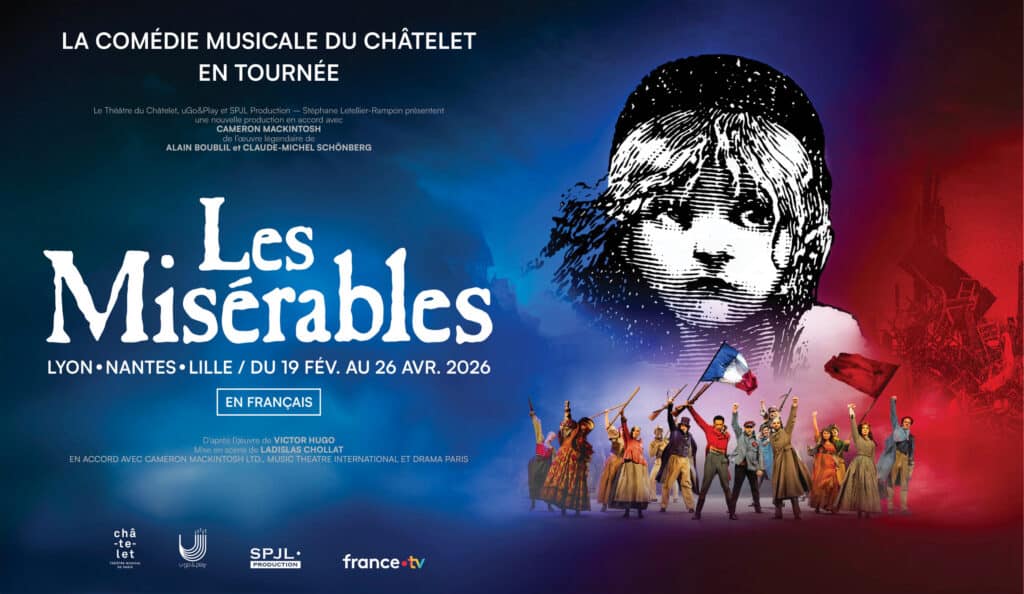 Affiche de la comédie musicale Les Misérables avec silhouette de Cosette, décor parisien et ambiance épique.